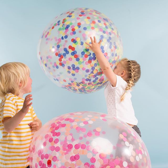 Happy Monday! Hope you have as much fun as these two! A gentle reminder for lovely retailers in South-East Asia that initial orders for Meri Meri's fab 2016 collection close on 4th March. Samples are available to view in Singapore by appointment.#merimeri #merimeriparty #balloons #cute #confetti #partyware #party #childrensparty #thatsdarling