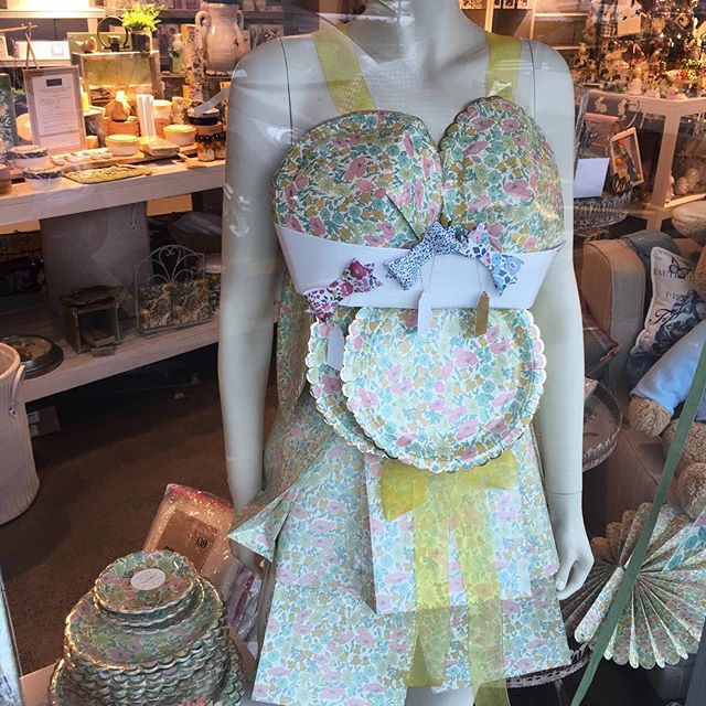 Amazing what can be done with beautiful Liberty plates from @merimeriparty and a dash of ingenuity! Spotted this fab window display when dashing past Crabtree & Evelyn in Merivale, Christchurch NZ.#merimeri #libertyprint #partyware #floral #paperfashion #happy #beautiful #thatsdarling #shopwindow #partywithstyle