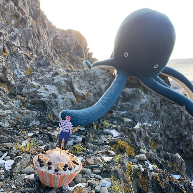 Cosmo is reminded of his kraken ancestors every time he gets hungry... 🦑@merimeriparty #merimeri #merimeriparty #singaporeshopping #octopus #pirate #cupcakes #giftware #partyideas #giftideas #piratepicnic #picnicideas #pirateparty #releasethekraken #hangry #stuffedtoy #plushytoy #softtoy